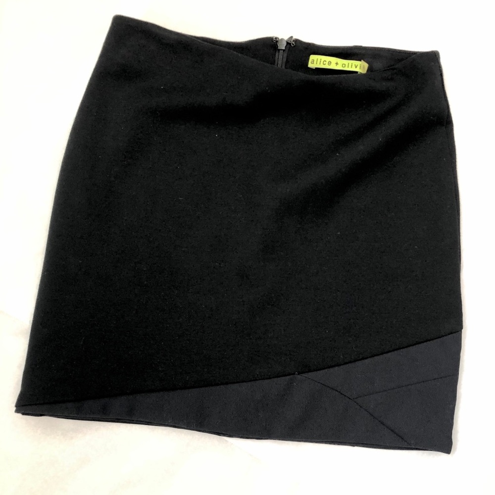 Alice + Olivia Mini Skirt - Size 2 (0) - New